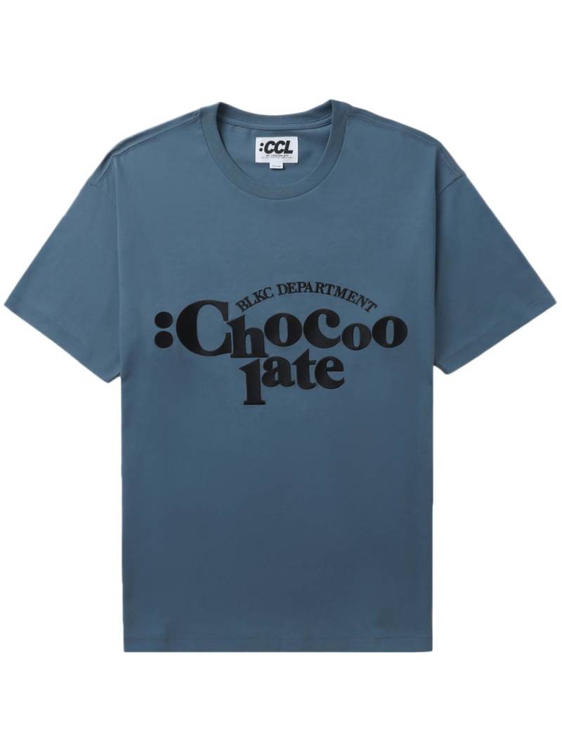 CHOCOOLATE logo-print cotton T-shirt - Blue von CHOCOOLATE