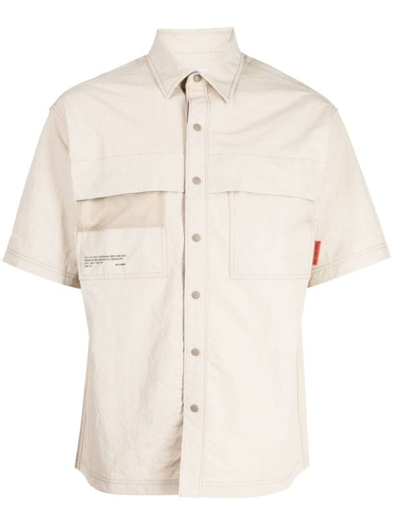 CHOCOOLATE logo-print short-sleeve shirt - Neutrals von CHOCOOLATE