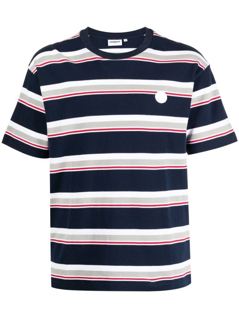 CHOCOOLATE striped logo-patch T-shirt - Blue von CHOCOOLATE