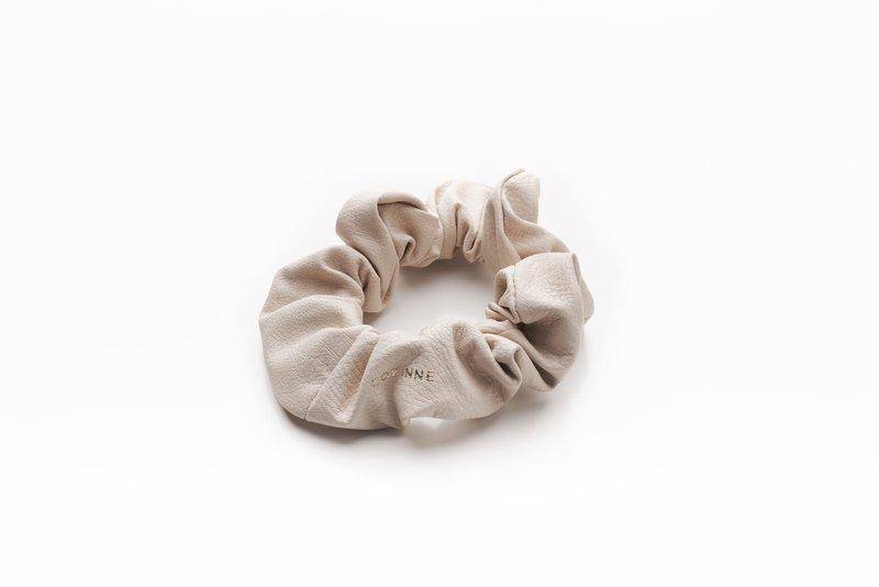 Leather Schrunchie Damen Cream 1 pezzo von CORINNE