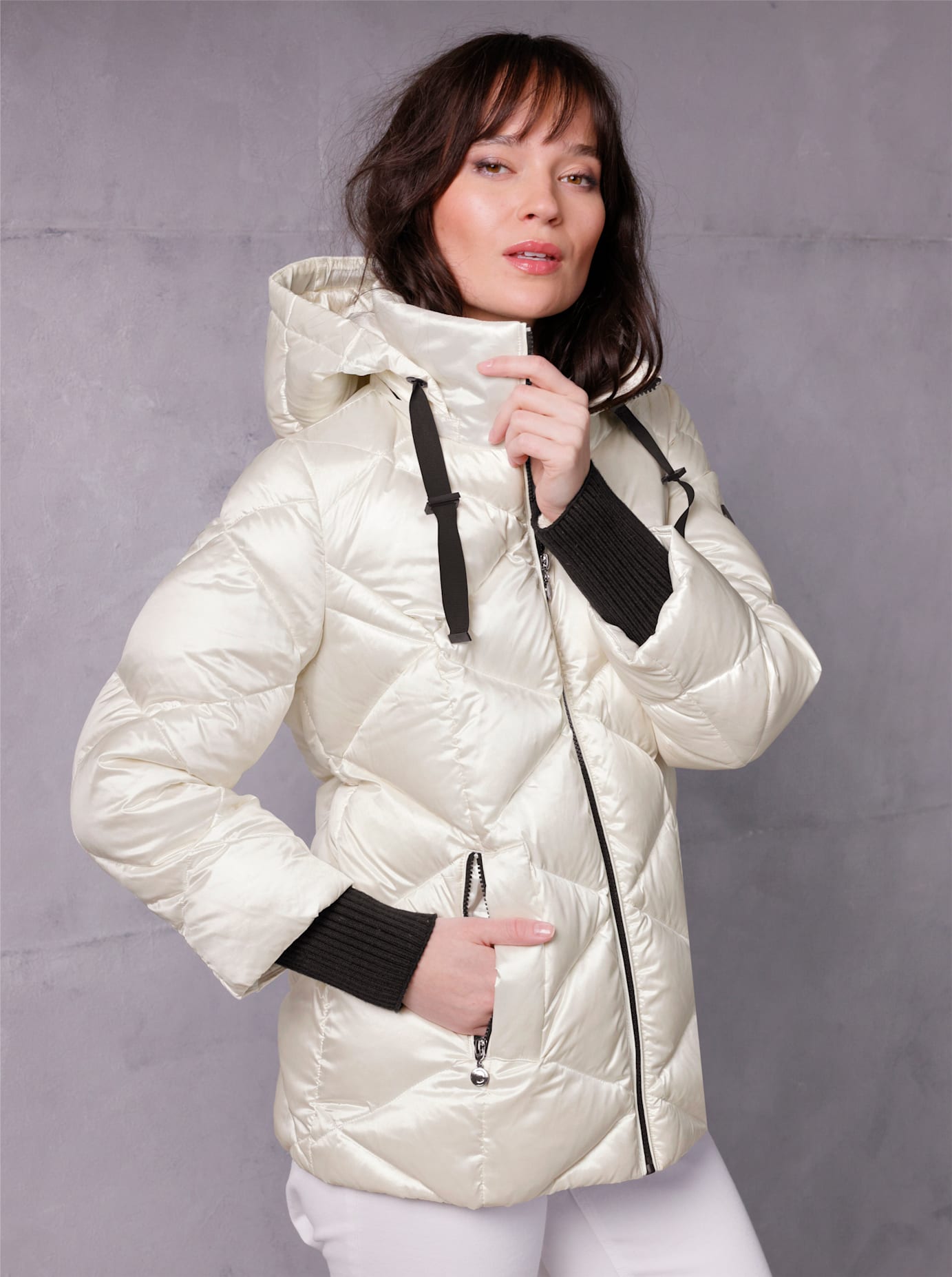 CREATION L PREMIUM Daunenjacke, mit Kapuze CREATION L PREMIUM Daunenjacke, mit Kapuze von CREATION L PREMIUM