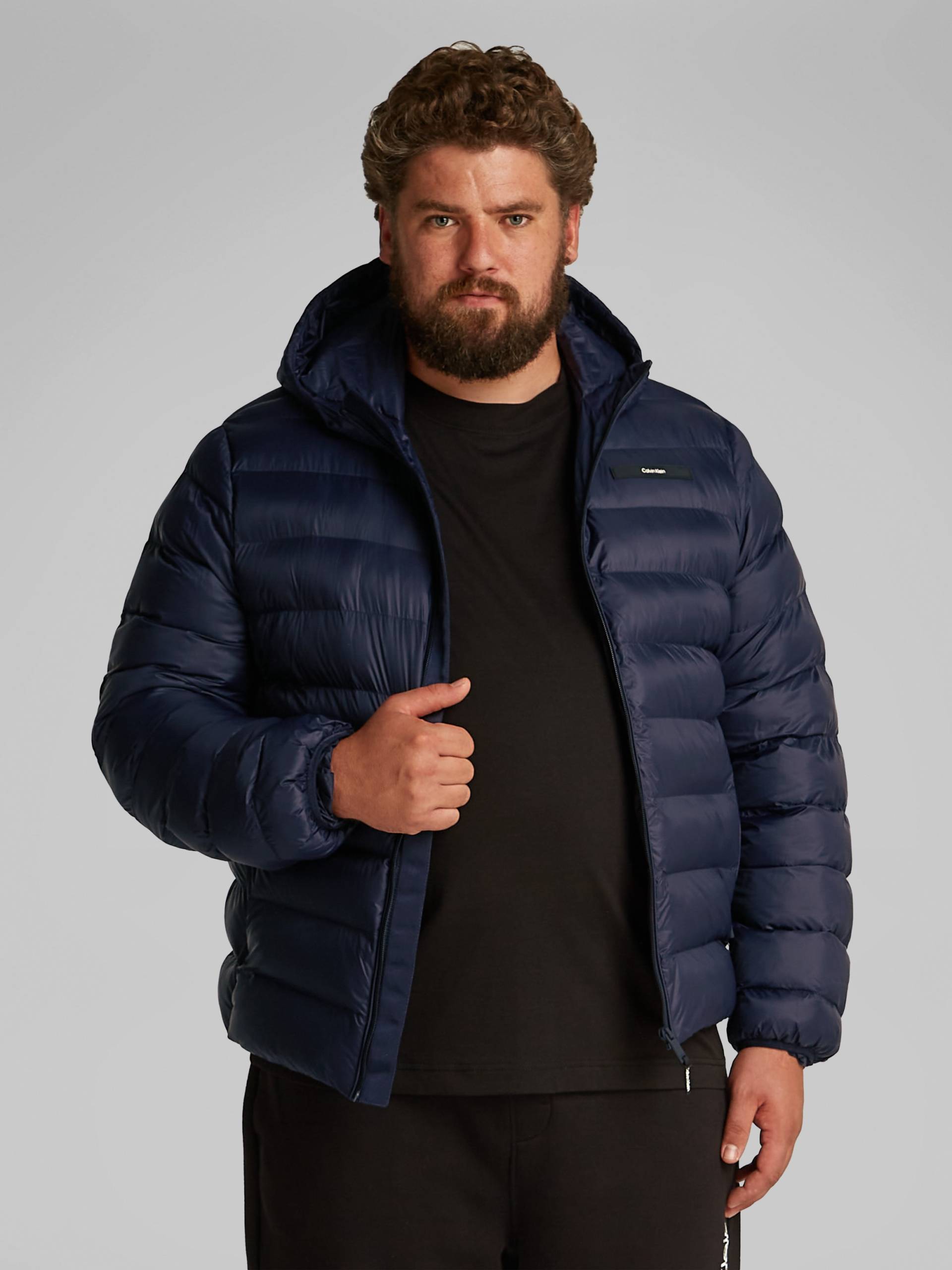 Calvin Klein Big&Tall Steppjacke »BT_QUILTED LW HOODED JACKET«, mit Kapuze, in Grossen Grössen mit Logoprint von Calvin Klein Big&Tall