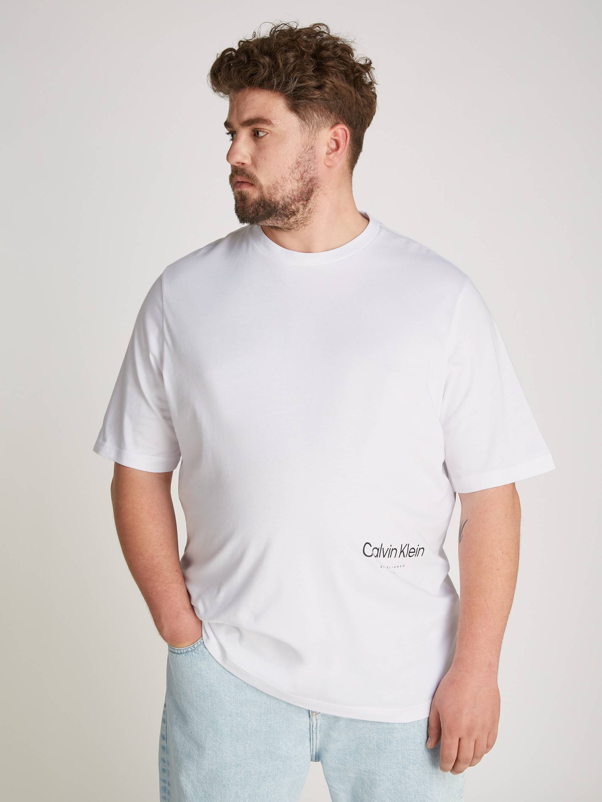 Calvin Klein Big&Tall T-Shirt »BT_OFF PLACEMENT LOGO T-SHIRT«, in grossen Grössen mit Markenlabel von Calvin Klein Big&Tall