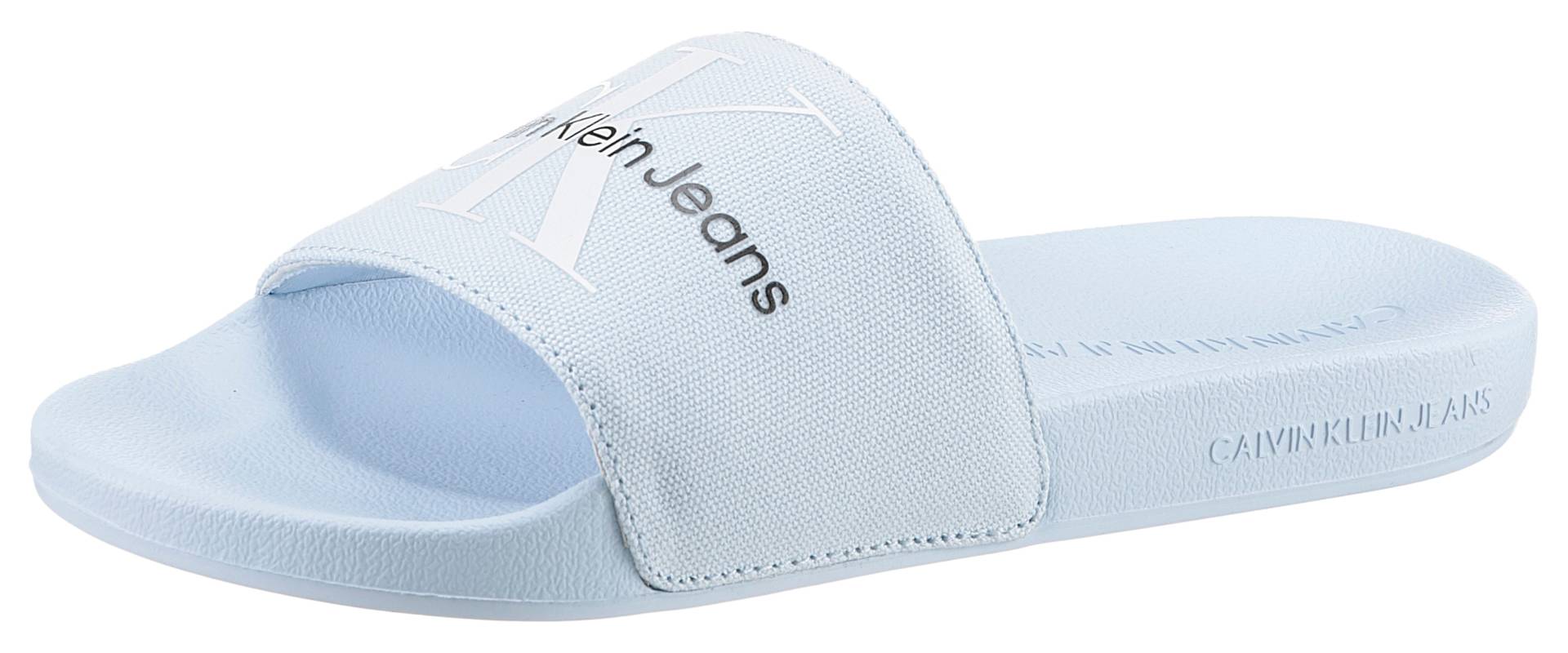 Calvin Klein Jeans Badepantolette »FANNY SLIDE MONOGRAM«, Sommerschuh, Schlappen, Badeschuh, Poolslides mit breiter Bandage von Calvin Klein Jeans