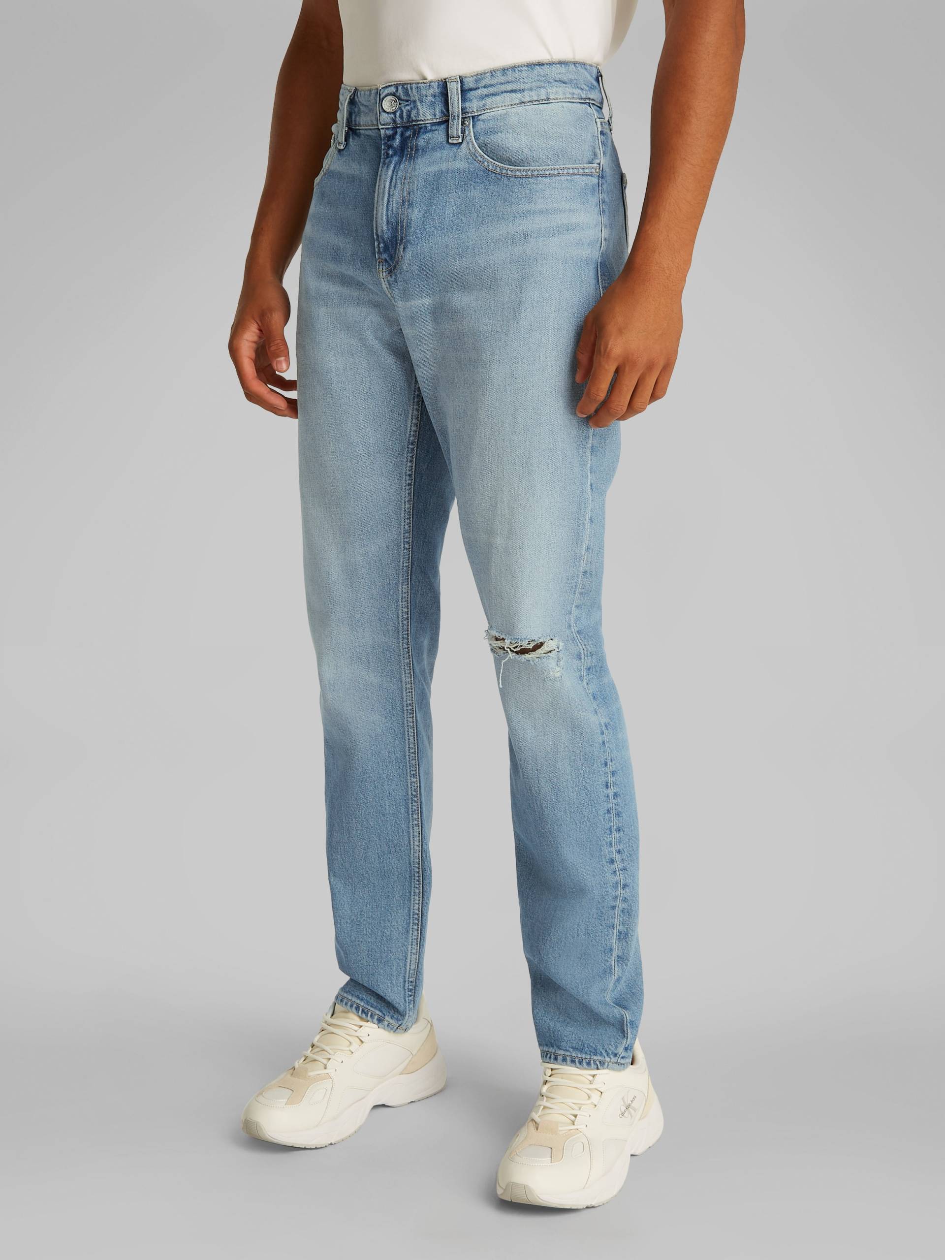 Calvin Klein Jeans Destroyed-Jeans »SLIM TAPER«, in hellblauer Waschung Calvin Klein Jeans Destroyed-Jeans »SLIM TAPER«, in hellblauer Waschung von Calvin Klein Jeans