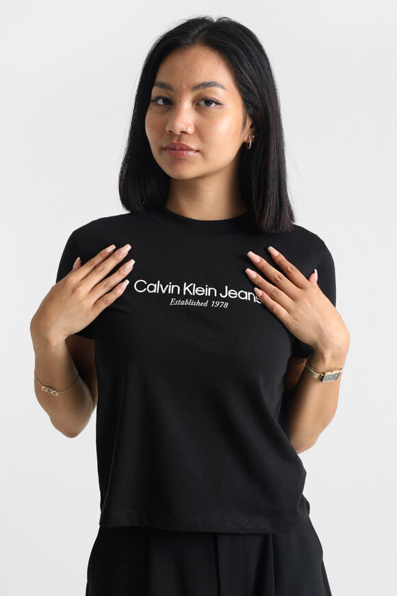 Calvin Klein Jeans Institutional Graphic T-Shirt | Black | Damen  | L von Calvin Klein Jeans