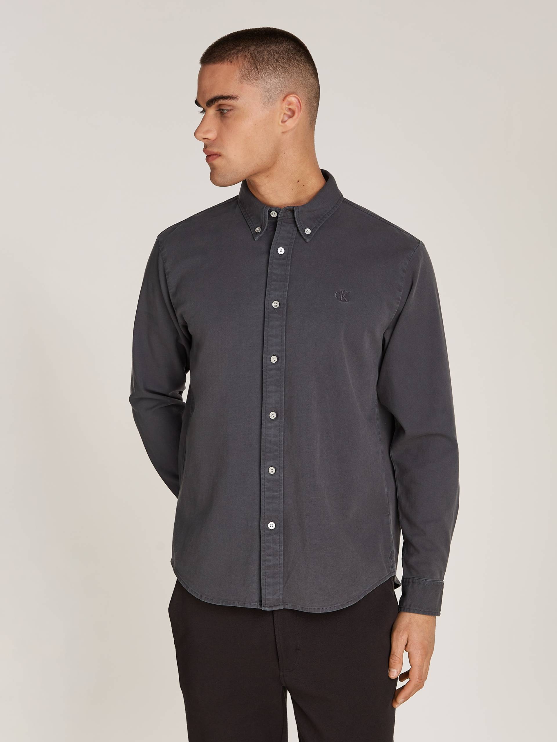 Calvin Klein Jeans Langarmhemd »GARMENT DYE SHIRT«, mit Logostickerei Calvin Klein Jeans Langarmhemd »GARMENT DYE SHIRT«, mit Logostickerei von Calvin Klein Jeans