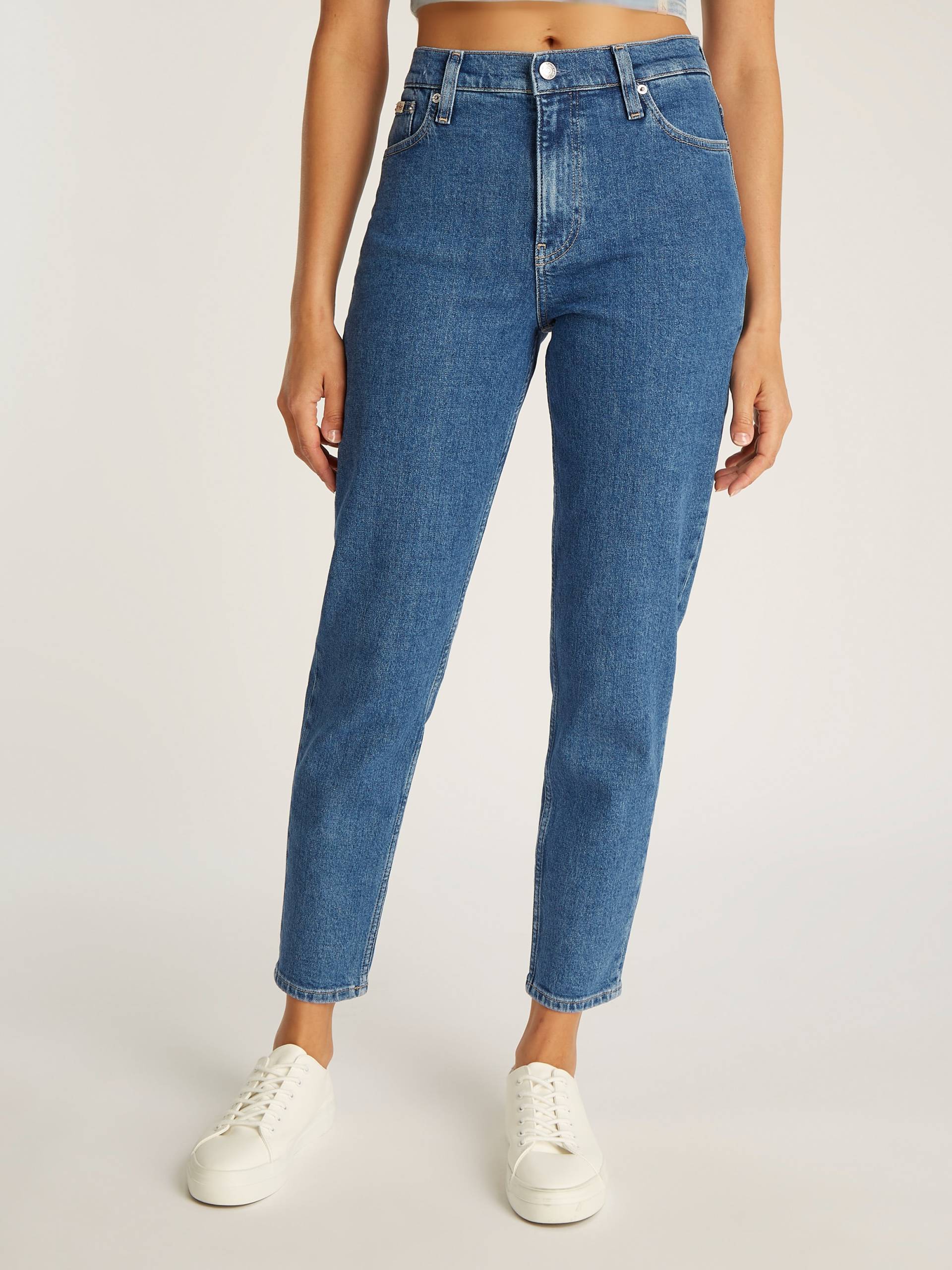 Calvin Klein Jeans Mom-Jeans »MOM JEAN«, mit Logo-Badge von Calvin Klein Jeans