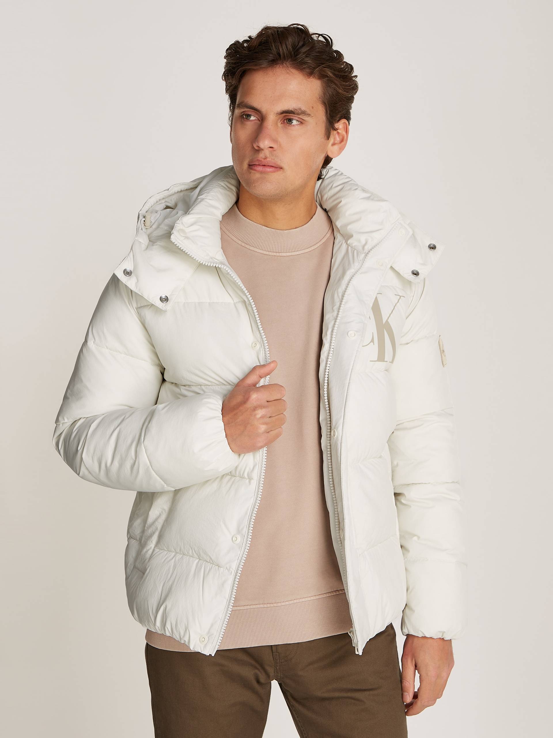 Calvin Klein Jeans Outdoorjacke »ESSENTIALS NON DOWN JACKET«, mit Kapuze, mit Logodruck von Calvin Klein Jeans