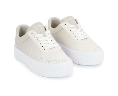 Calvin Klein Jeans Plateausneaker »BOLD VULC FLATF LOW LTH IN SAT«, mit Logoschriftzug, Freizeitschuh, Halbschuh, Schnürschuh von Calvin Klein Jeans