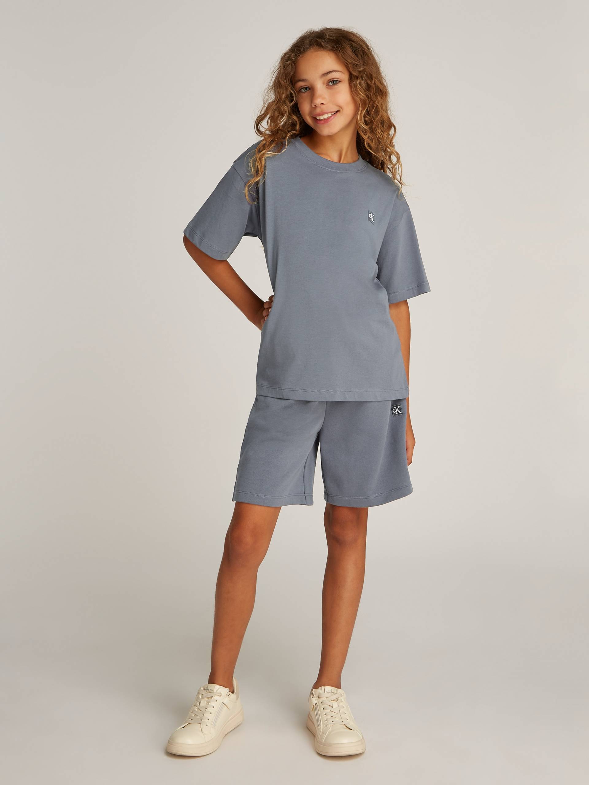 Calvin Klein Jeans Shirt & Shorts »T-SHIRT/SHORTS RELAXED SET«, mit Logo-Badges von Calvin Klein Jeans