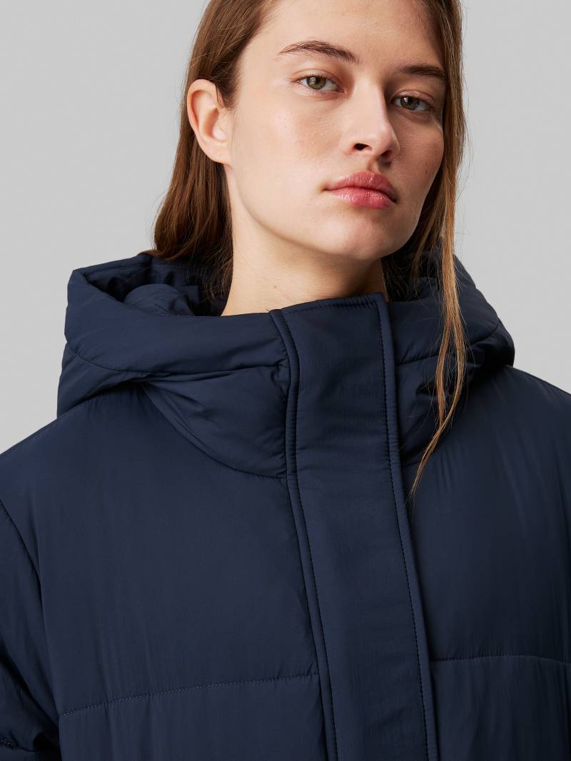 Calvin Klein Jeans Steppjacke »LOGO BELT LONG PUFFER«, mit Kapuze, mit Gürtel von Calvin Klein Jeans