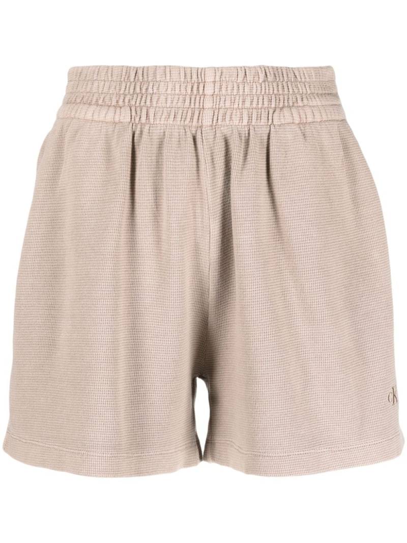 Calvin Klein Jeans logo-embroidered waffle shorts - Neutrals von Calvin Klein Jeans