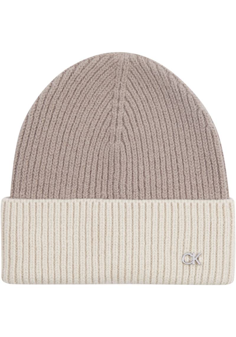 Calvin Klein Beanie »CK METAL TWO-TONE CHUNKY BEANIE«, mit Logozeichen von Calvin Klein