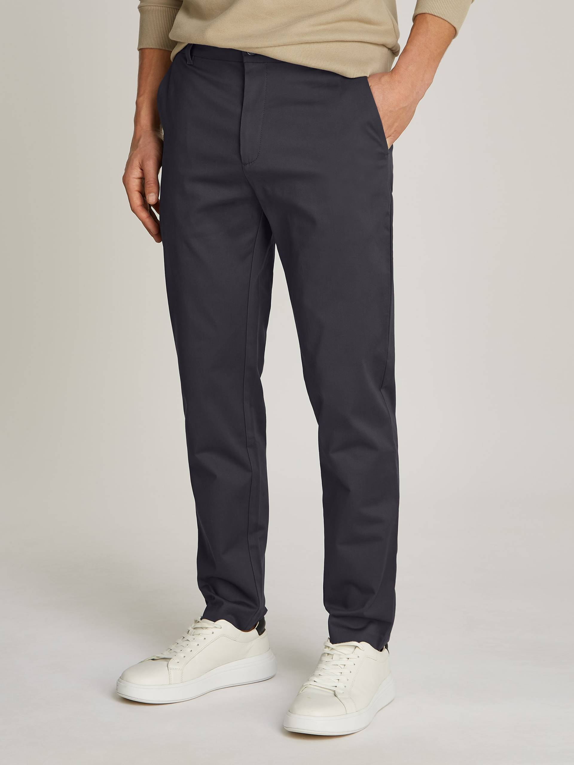 Calvin Klein Chinohose »SATEEN STRETCH TAPERED«, mit Logoprägung von Calvin Klein