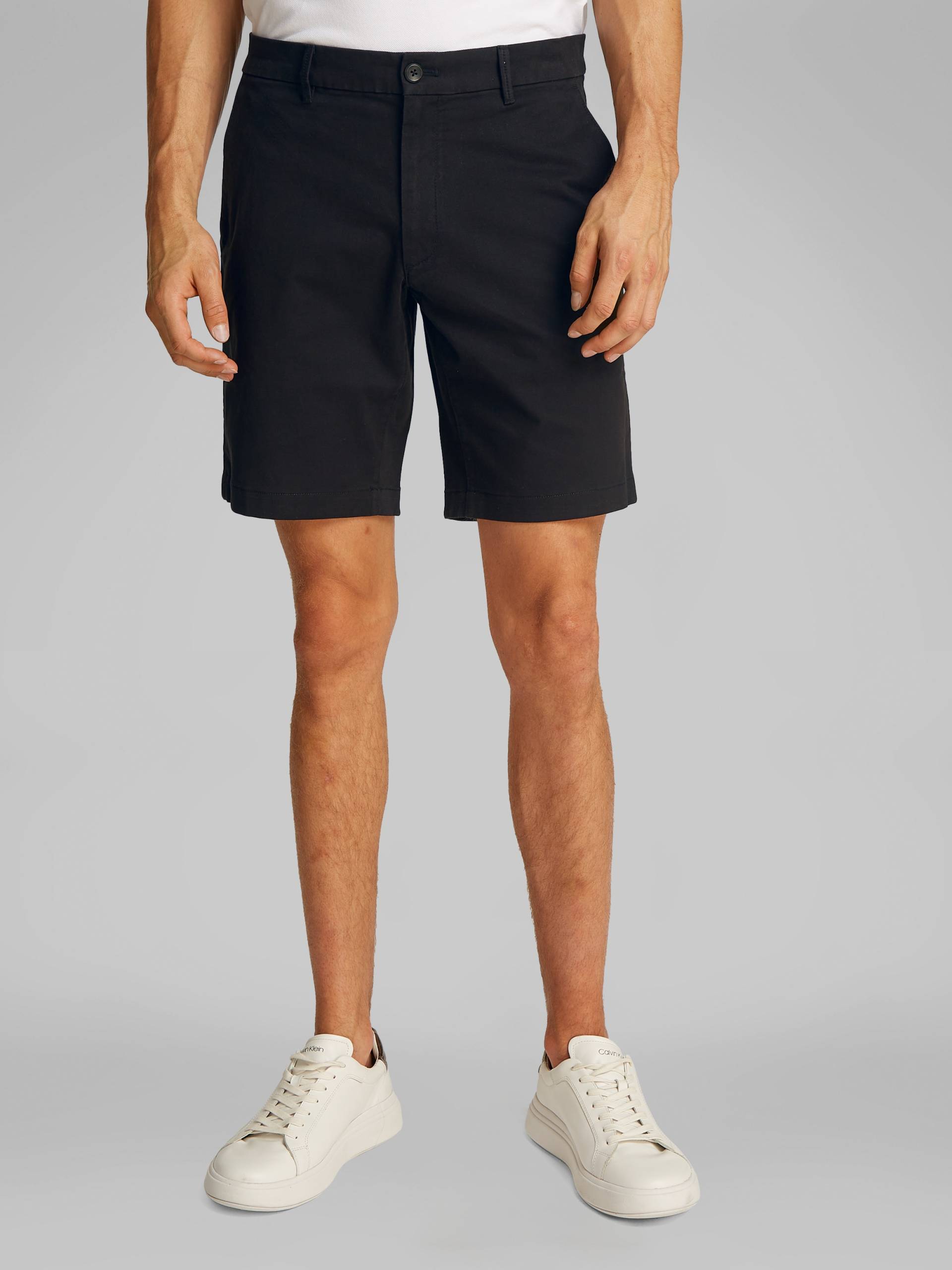 Calvin Klein Chinoshorts »MODERN TWILL SLIM CHINO SHORT«, mit Logo-Patch von Calvin Klein