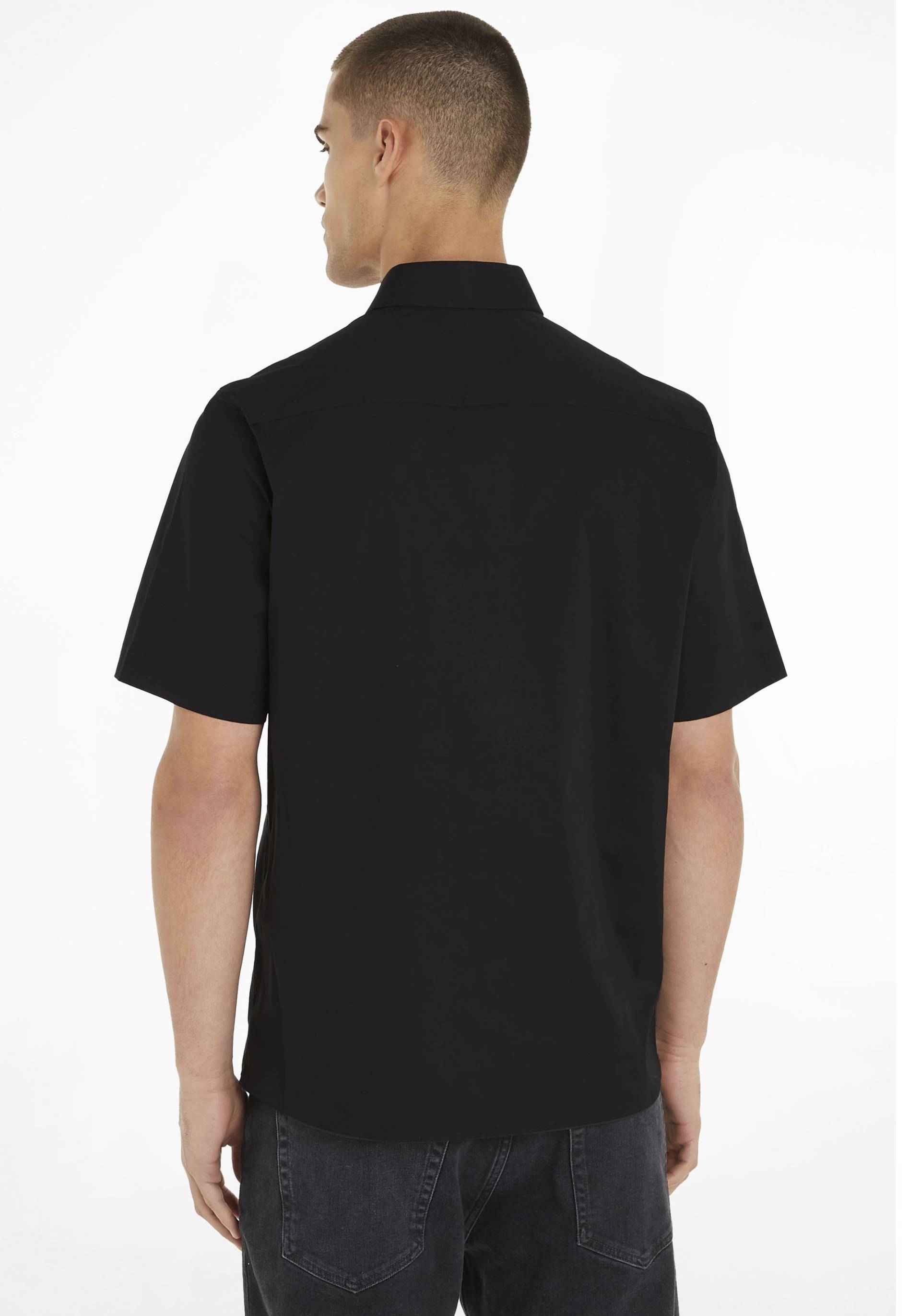 Calvin Klein Kurzarmhemd, mit Calvin Klein Logo auf der Brust von Calvin Klein