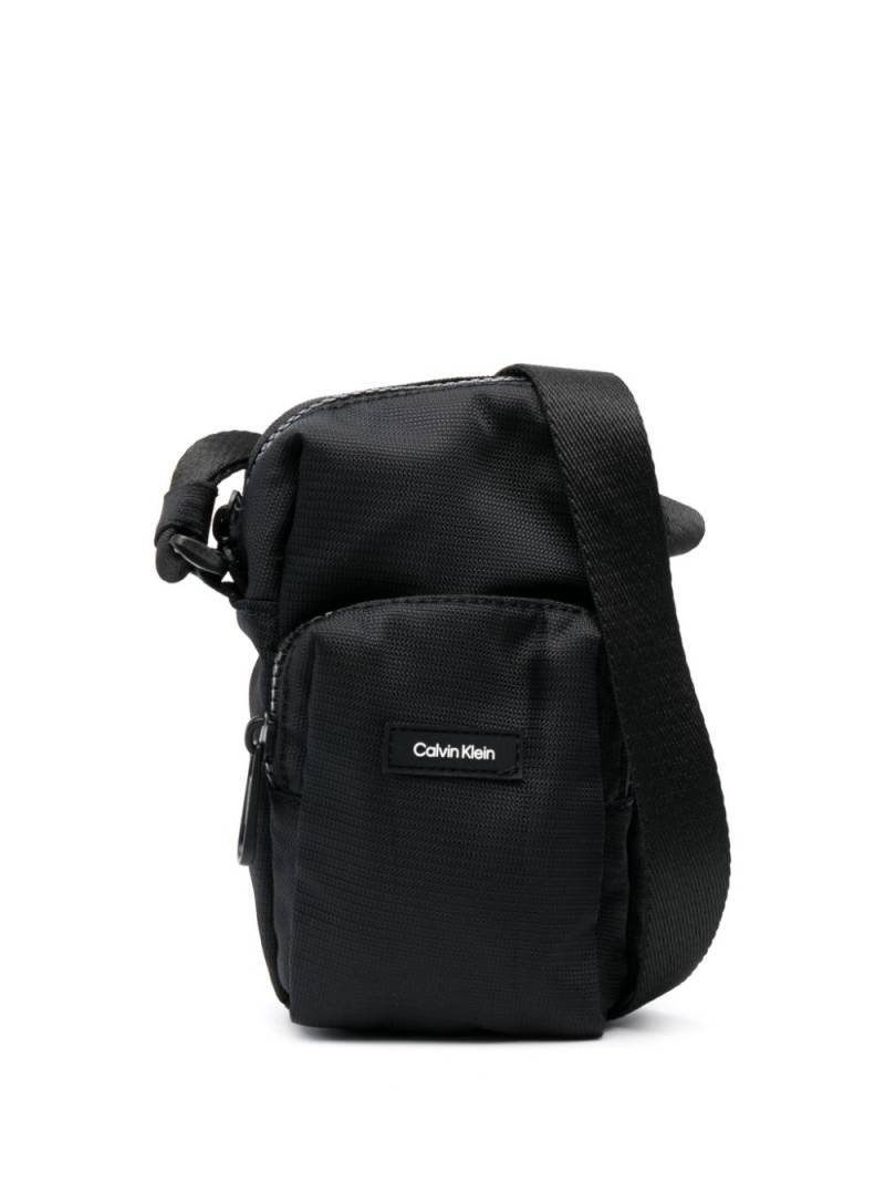 Calvin Klein Must T Reporter messenger bag - Black von Calvin Klein