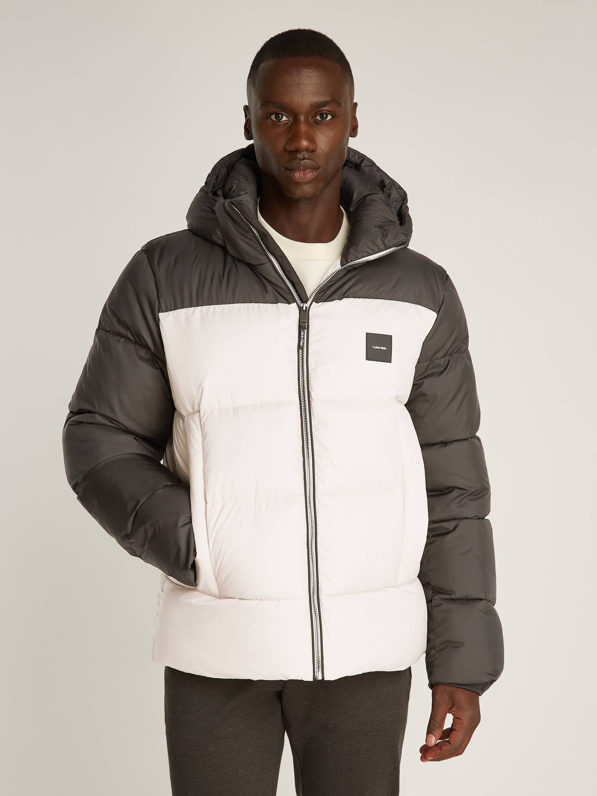 Calvin Klein Outdoorjacke »HOODED QUILT COLOR-BLOCK PUFFER«, mit Kapuze, mit Logopatch von Calvin Klein