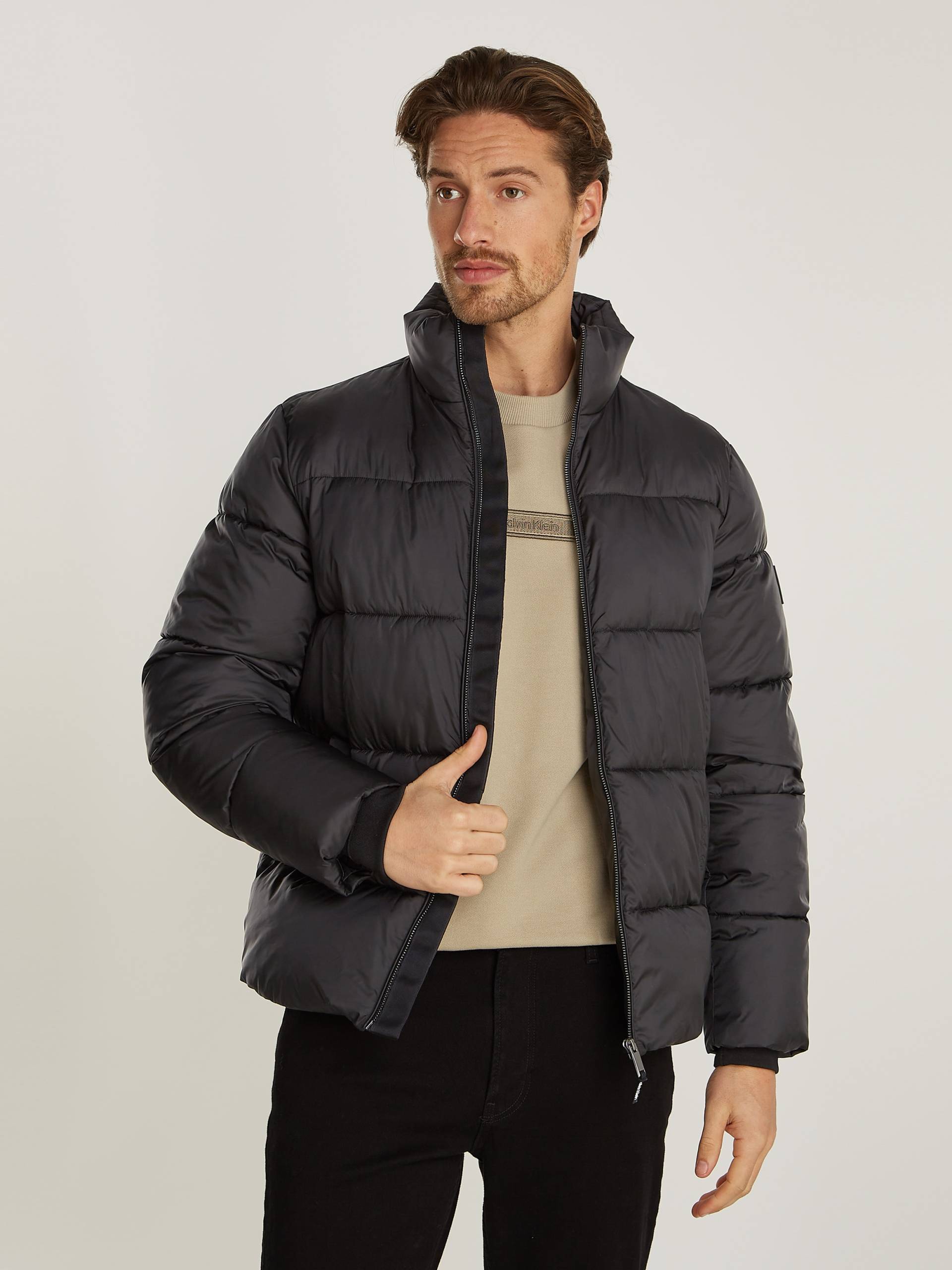 Calvin Klein Outdoorjacke »QUILT PUFFER MW«, mit Logopatch Calvin Klein Outdoorjacke »QUILT PUFFER MW«, mit Logopatch von Calvin Klein