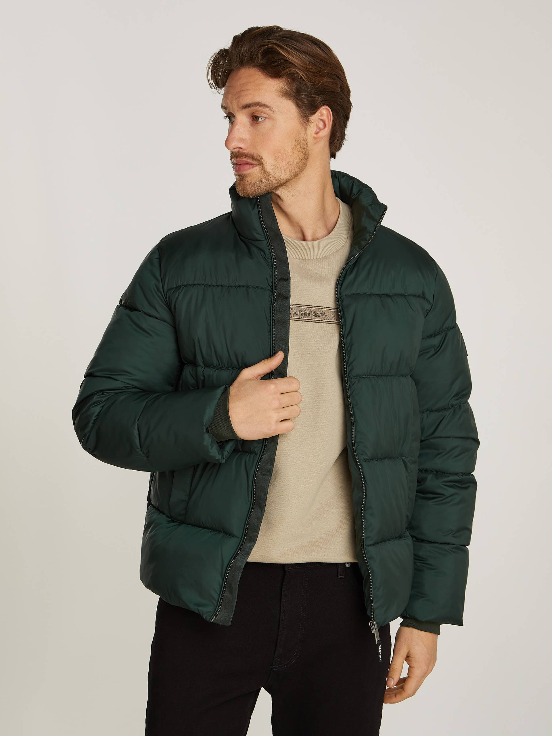 Calvin Klein Outdoorjacke »QUILT PUFFER MW«, mit Logopatch Calvin Klein Outdoorjacke »QUILT PUFFER MW«, mit Logopatch von Calvin Klein