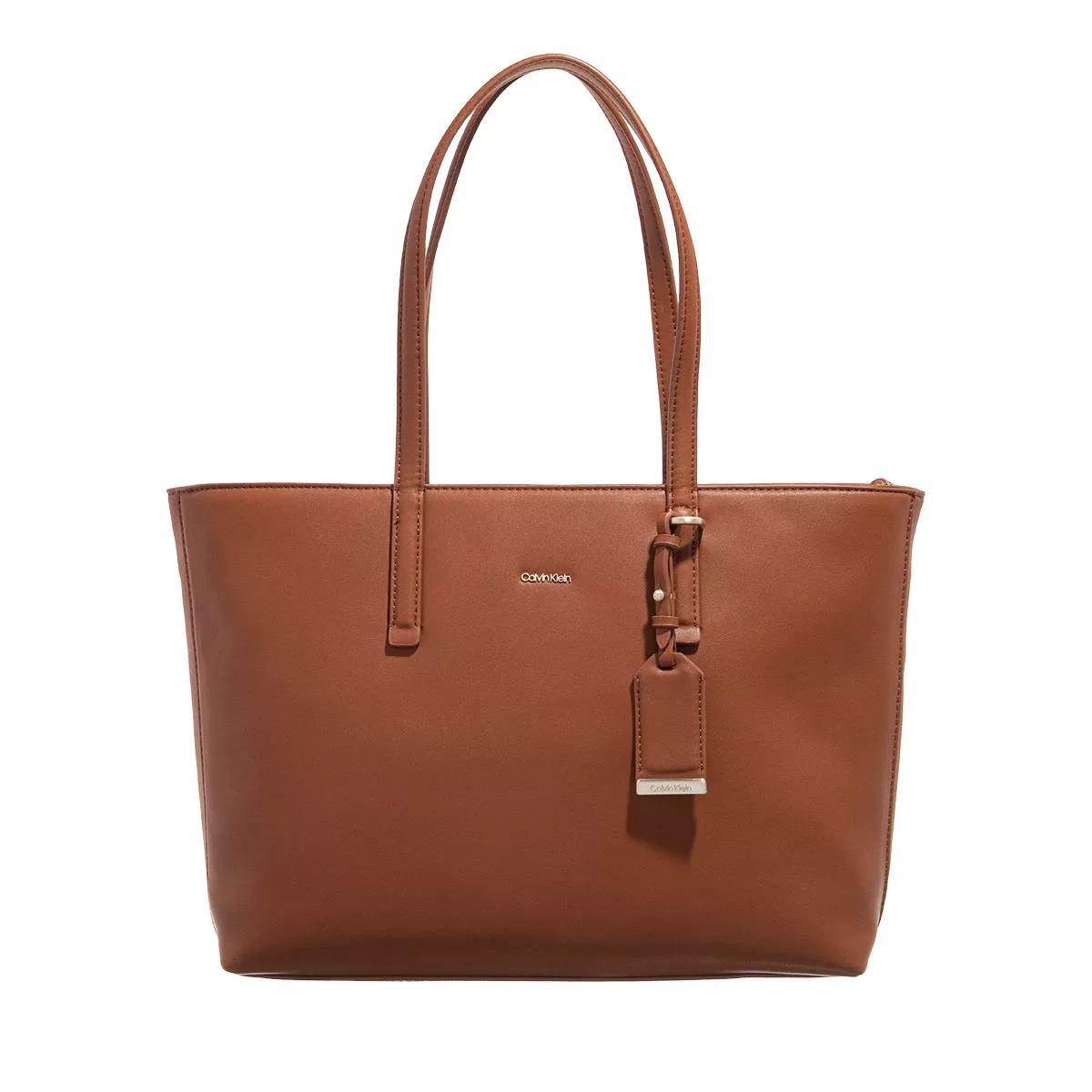 Calvin Klein Schultertasche - Ck Must Shopper Md - Gr. unisize - in Braun - für Damen von Calvin Klein