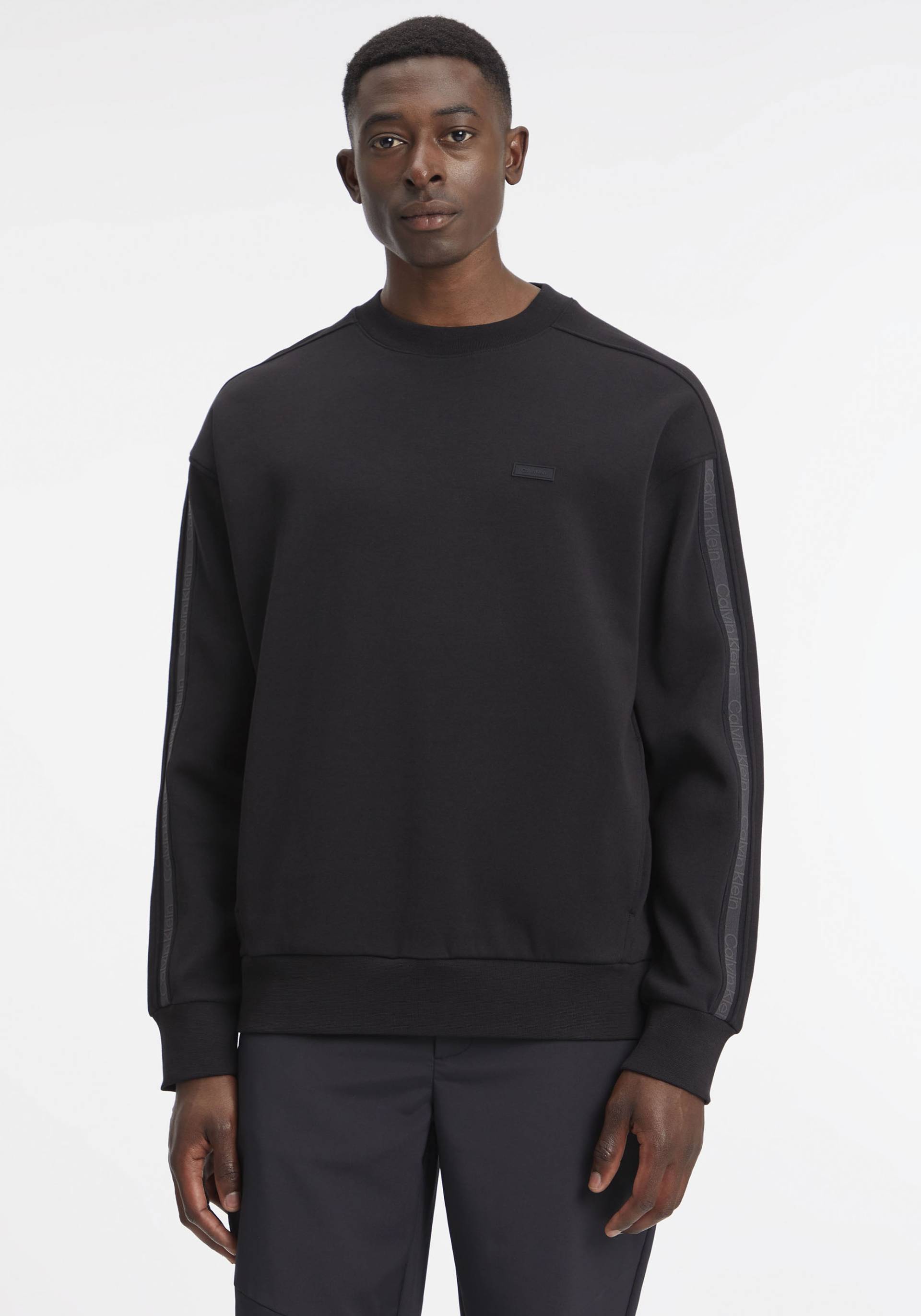 Calvin Klein Sweatshirt »LOGO TAPE COMFORT SWEATSHIRT«, mit Logo-Streifen am Ärmel von Calvin Klein