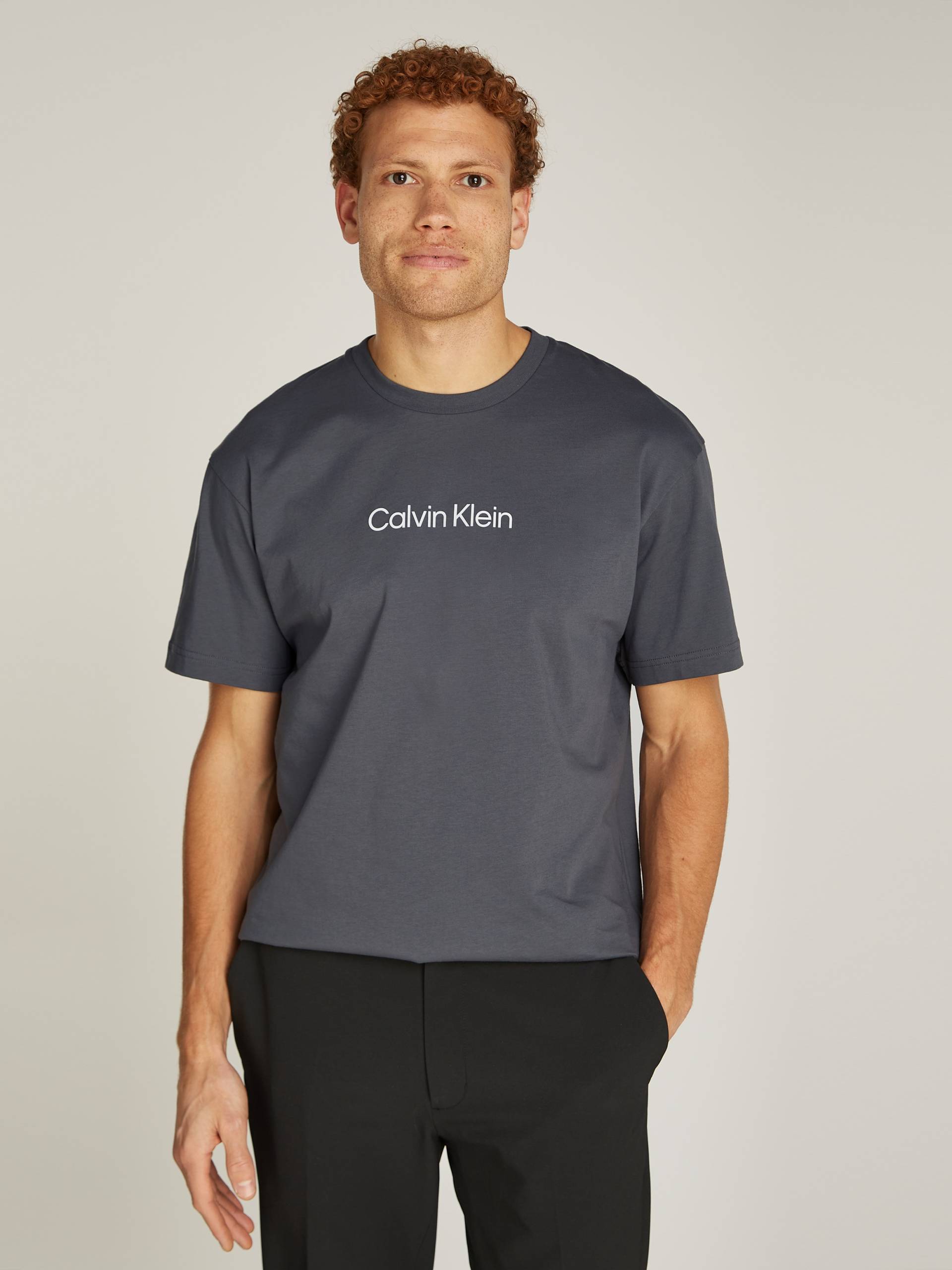 Calvin Klein T-Shirt »HERO LOGO COMFORT T-SHIRT«, mit aufgedrucktem Markenlabel von Calvin Klein