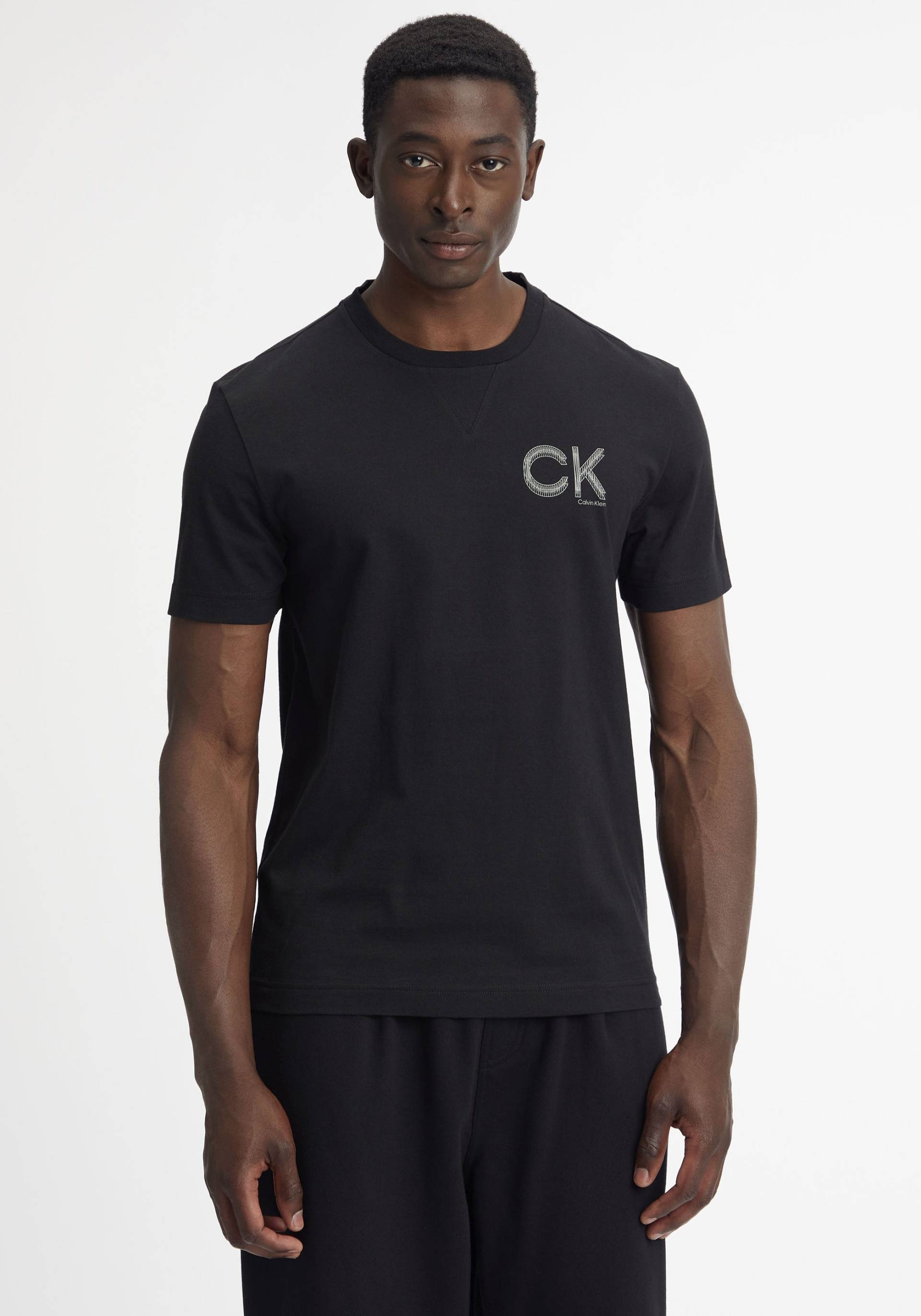 Calvin Klein T-Shirt »STRIPED CHEST LOGO T-SHIRT«, mit gummiertem Logodruck mit dezentem Glanzeffekt von Calvin Klein