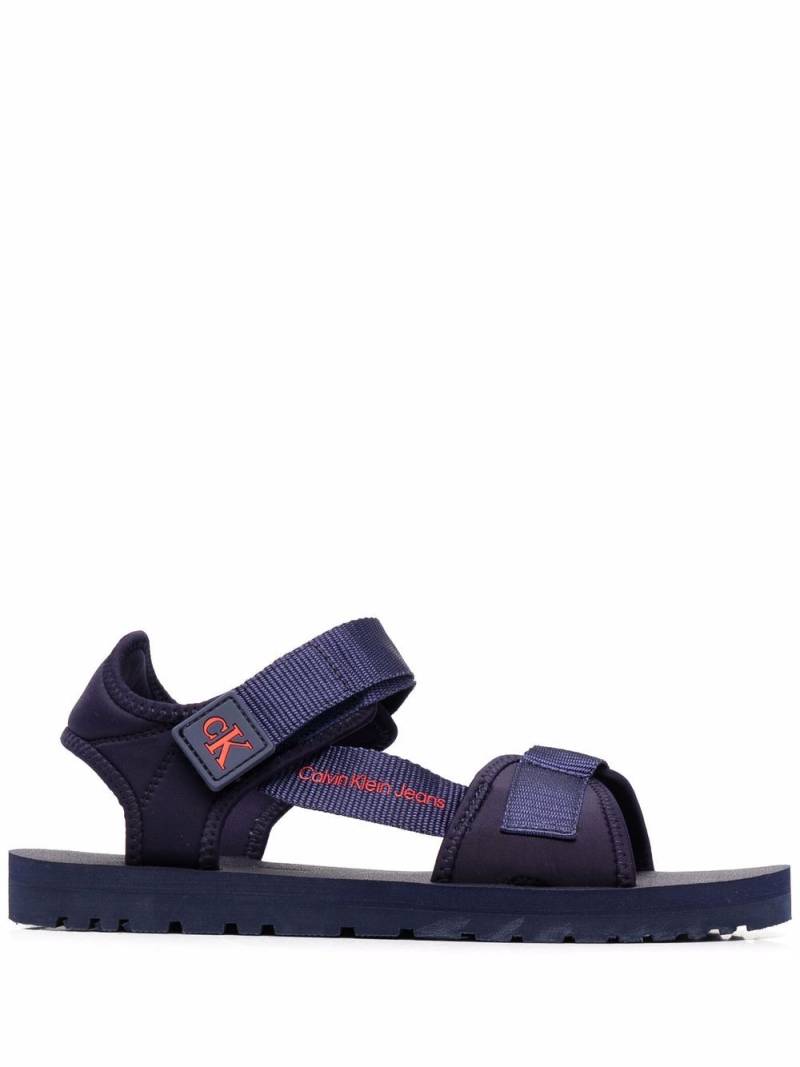 Calvin Klein logo-patch touch-strap sandals - Blue von Calvin Klein