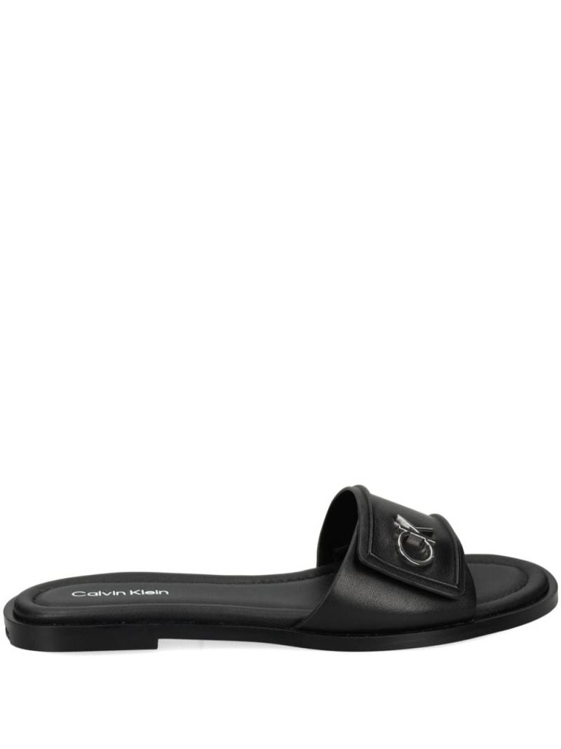 Calvin Klein logo-plaque leather slides - Black von Calvin Klein