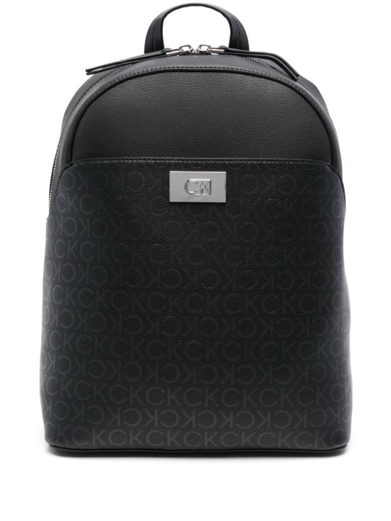 Calvin Klein monogram-pattern zipped backpack - Black von Calvin Klein