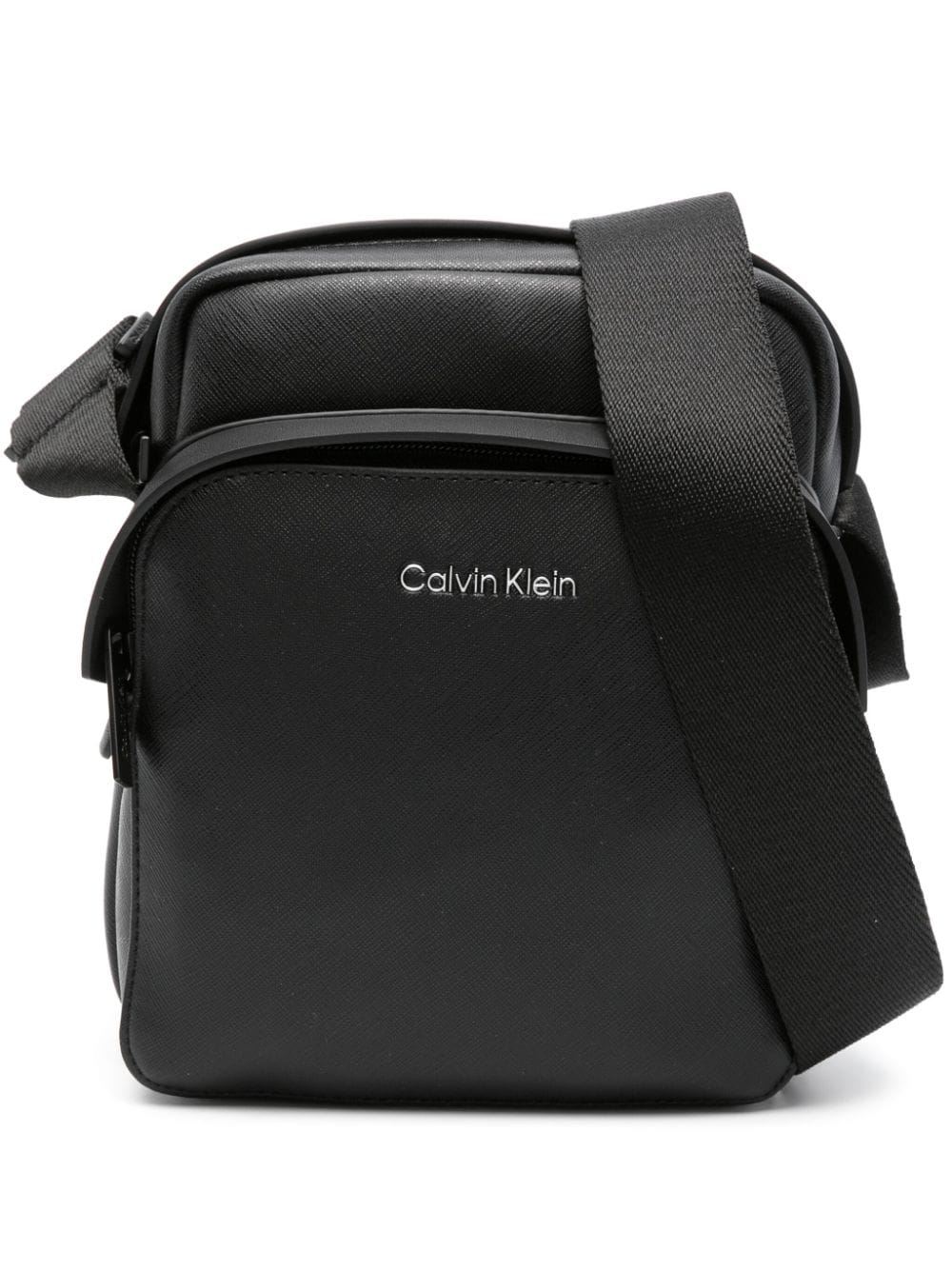 Calvin Klein small Must Reporter messenger bag - Black von Calvin Klein