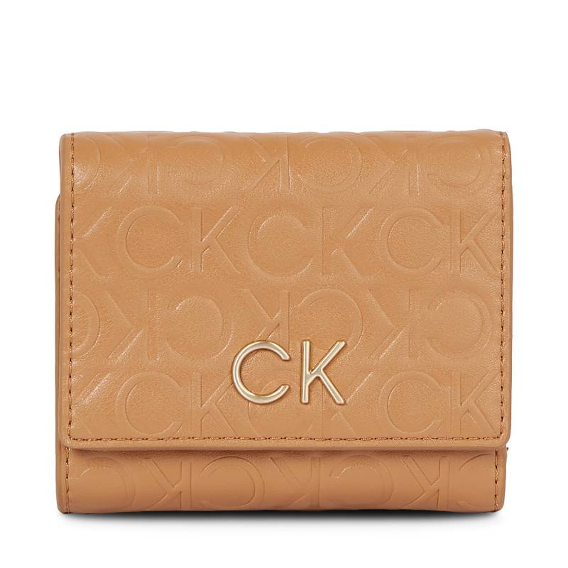 Damen Geldbörse Calvin Klein Re-Lock Trifold Xs Emb K60K611321 Braun von Calvin Klein