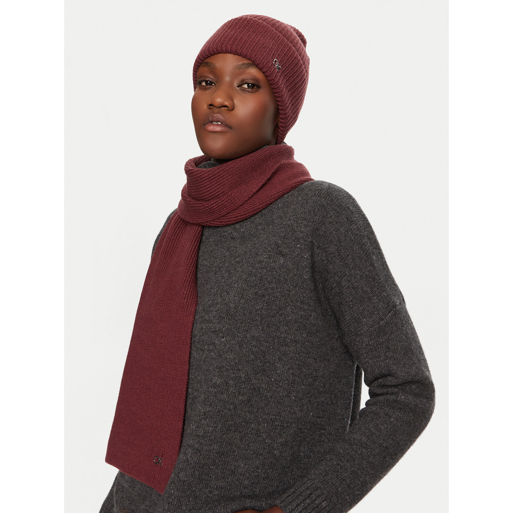 Set Schal und Mütze Calvin Klein Chunky K60K612621 Dunkelrot Set Schal und Mütze Calvin Klein Chunky K60K612621 Dunkelrot von Calvin Klein