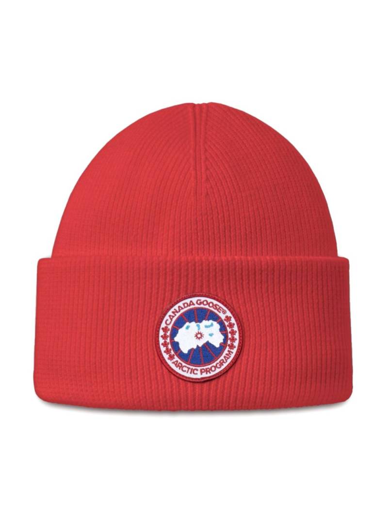 Canada Goose Kids logo-patch beanie hat - Red von Canada Goose Kids