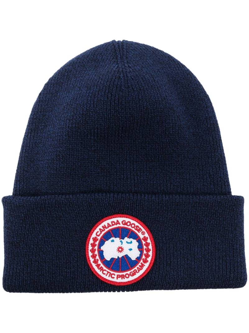 Canada Goose Arctic Disc ribbed-knit beanie - Blue von Canada Goose