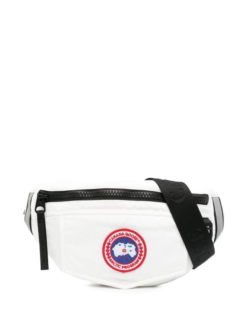 Canada Goose logo-patch belt bag - White von Canada Goose