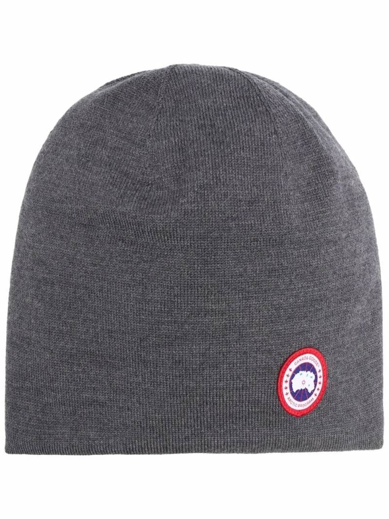 Canada Goose logo-patch detail beanie - Grey von Canada Goose