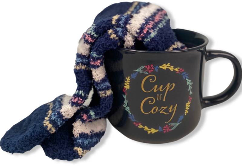 Capelli New York Kuschelsocken, (1 Tasse und 1 Paar Socken), Geschenkset mit gemütlichen Socken und "Cup of Cozy" Tasse mit Blumen von Capelli New York