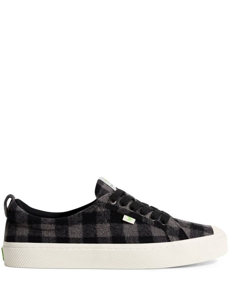 Cariuma Oca Low plaid organic cotton sneakers - Black von Cariuma