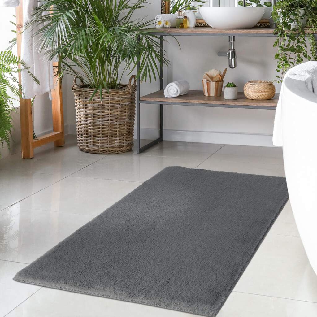 Carpet City Badematte »Topia Mats, Badteppich uni«, Höhe 14 mm, rutschhemmend beschichtet, strapazierfähig, Hochflor, Kaninchen Haptik, Polyester, Badezimmerteppich, waschbar von Carpet City