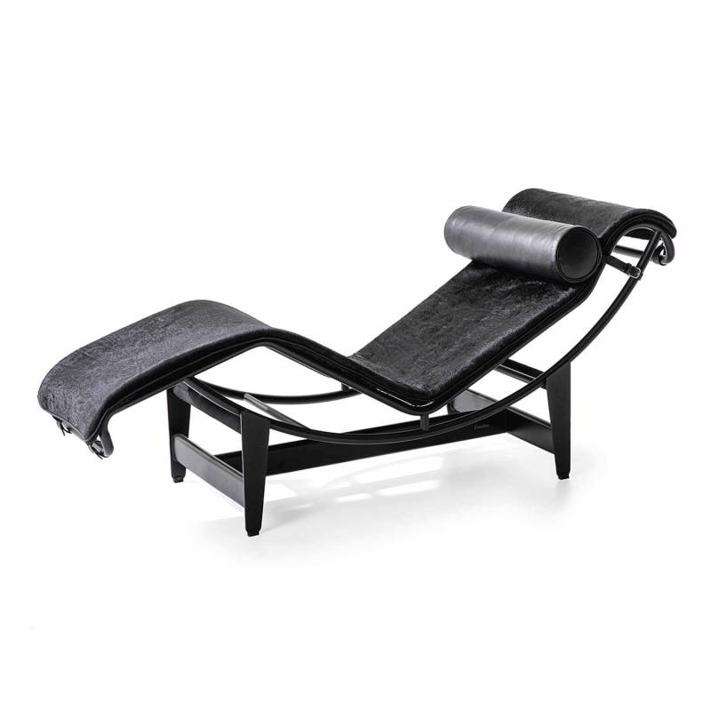 4 Noir Chaise Longue à reglage continu Black Edition LC4 Liege, Auflage fell schwarz von Cassina