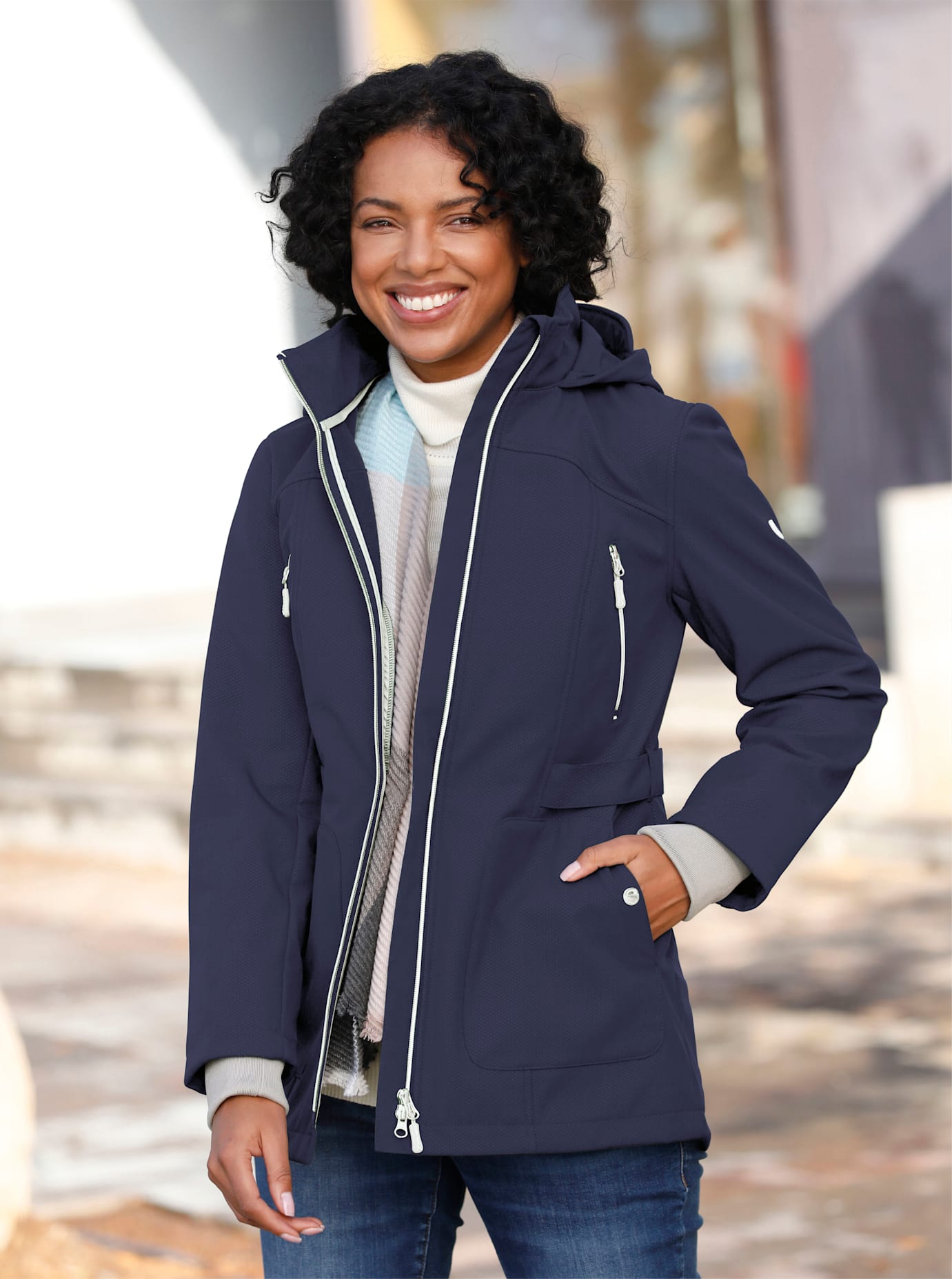 Casual Looks Softshelljacke, mit Kapuze Casual Looks Softshelljacke, mit Kapuze von Casual Looks