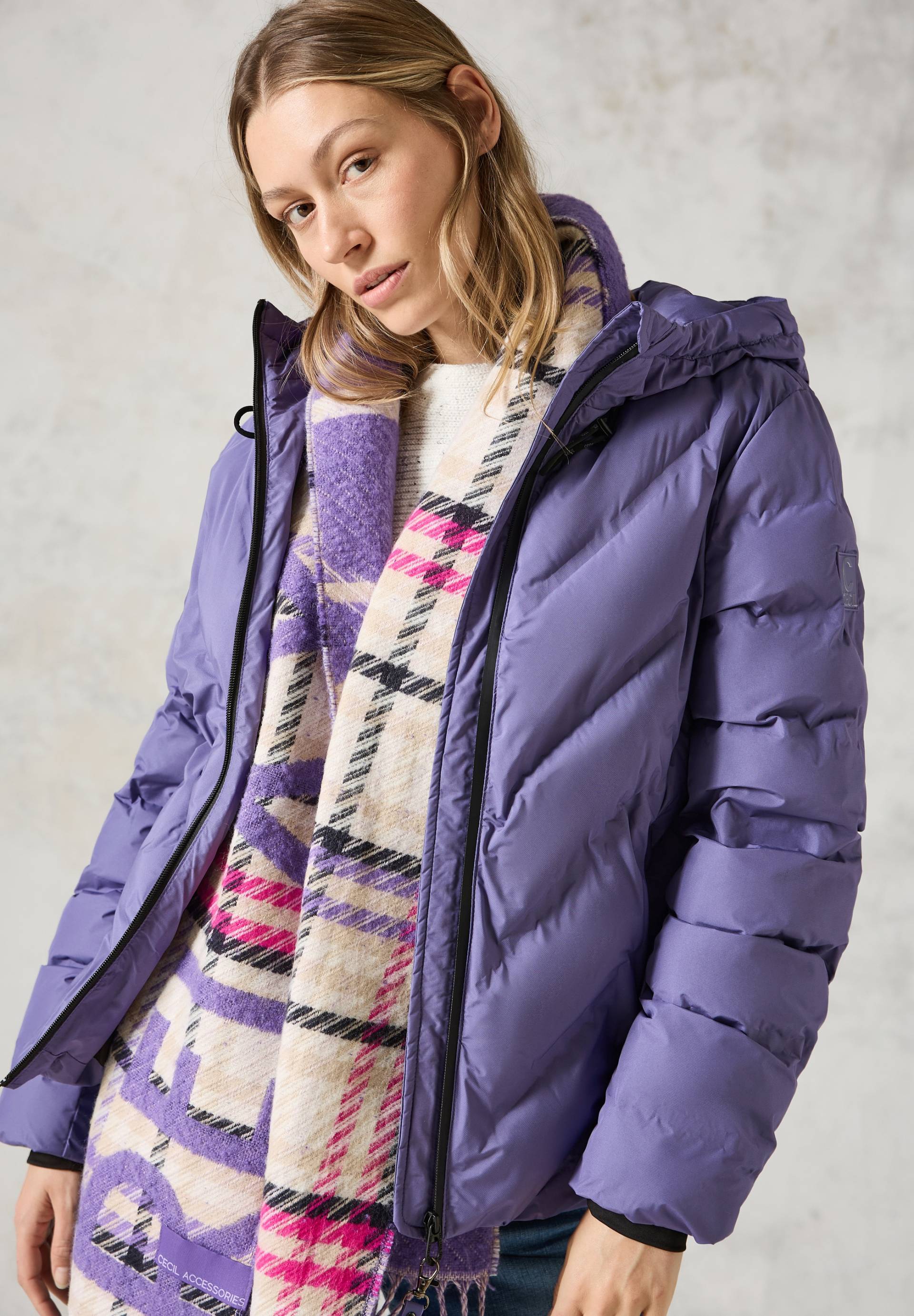 Cecil Outdoorjacke, mit Kapuze, mit Kapuze und verschweissten Nähten Cecil Outdoorjacke, mit Kapuze, mit Kapuze und verschweissten Nähten von Cecil