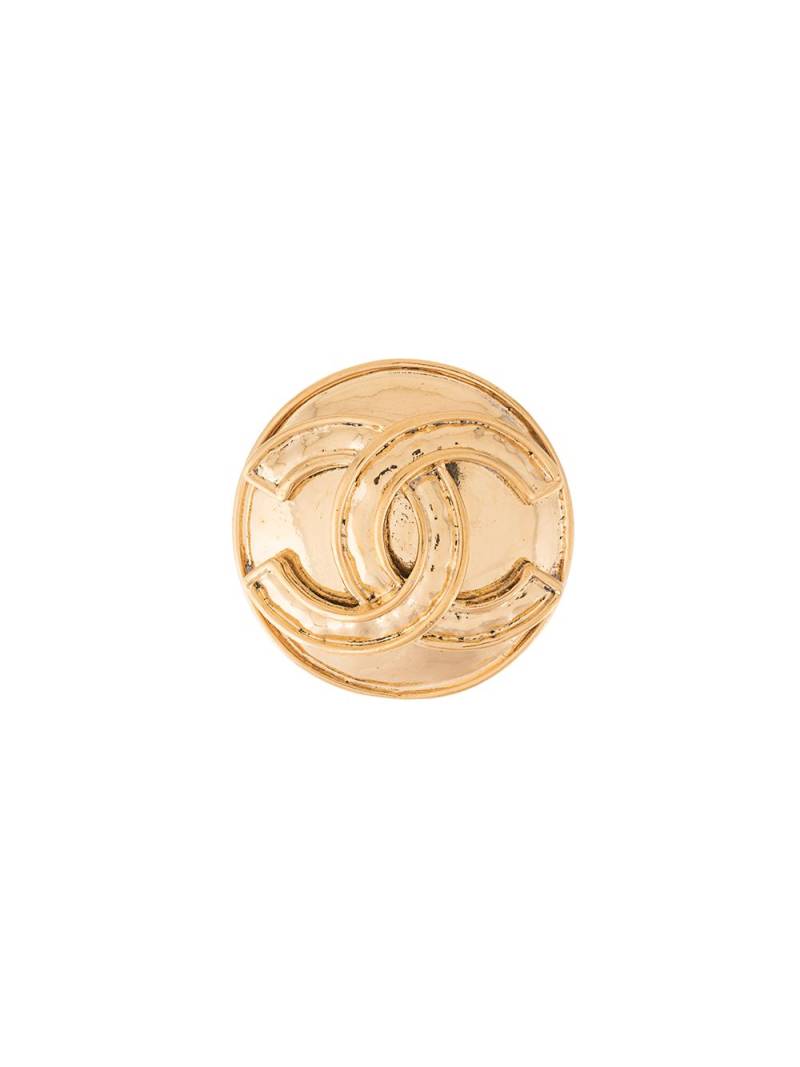 CHANEL Pre-Owned 1994 CC round brooch - Gold von CHANEL Pre-Owned