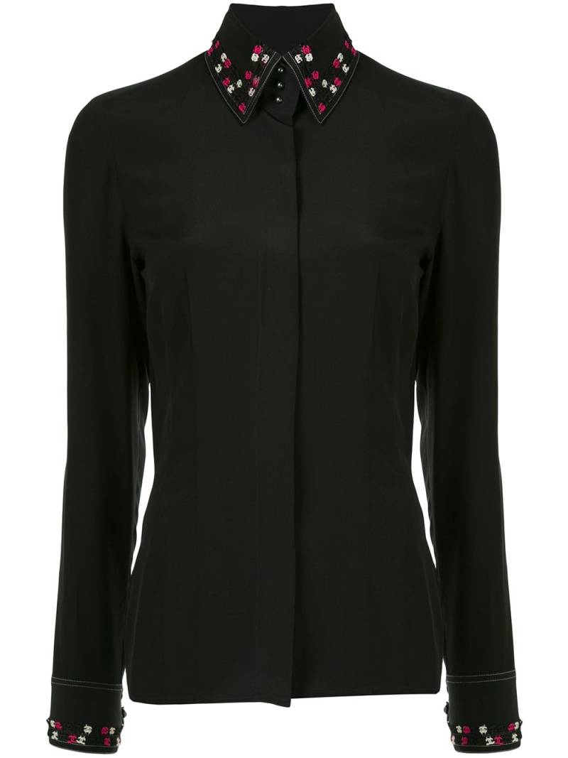 CHANEL Pre-Owned 2004 CC embroidered slim-fit shirt - Black von CHANEL Pre-Owned