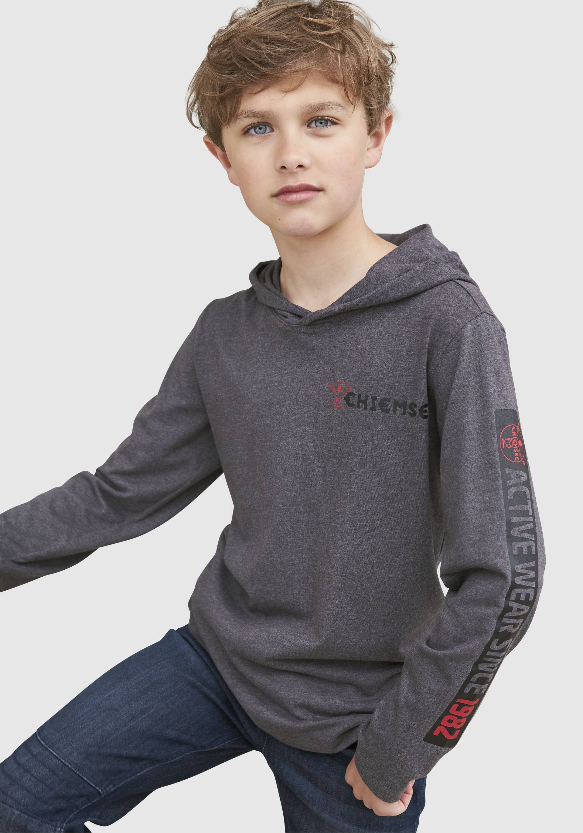 Chiemsee Kapuzenshirt »mit Ärmeldruck«, Langarm, stylischer Druck, aus Baumwollmischung, mit Kapuze Chiemsee Kapuzenshirt »mit Ärmeldruck«, Langarm, stylischer Druck, aus Baumwollmischung, mit Kapuze von Chiemsee