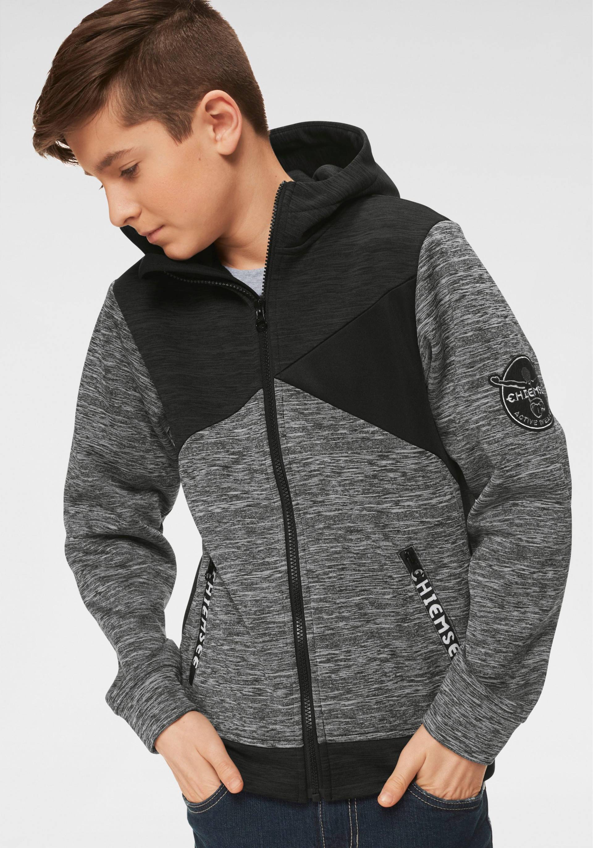 Chiemsee Softshelljacke, mit Kapuze, für kältere Tage, aus Polyester, modischer Look, mit Kapuze Chiemsee Softshelljacke, mit Kapuze, für kältere Tage, aus Polyester, modischer Look, mit Kapuze von Chiemsee