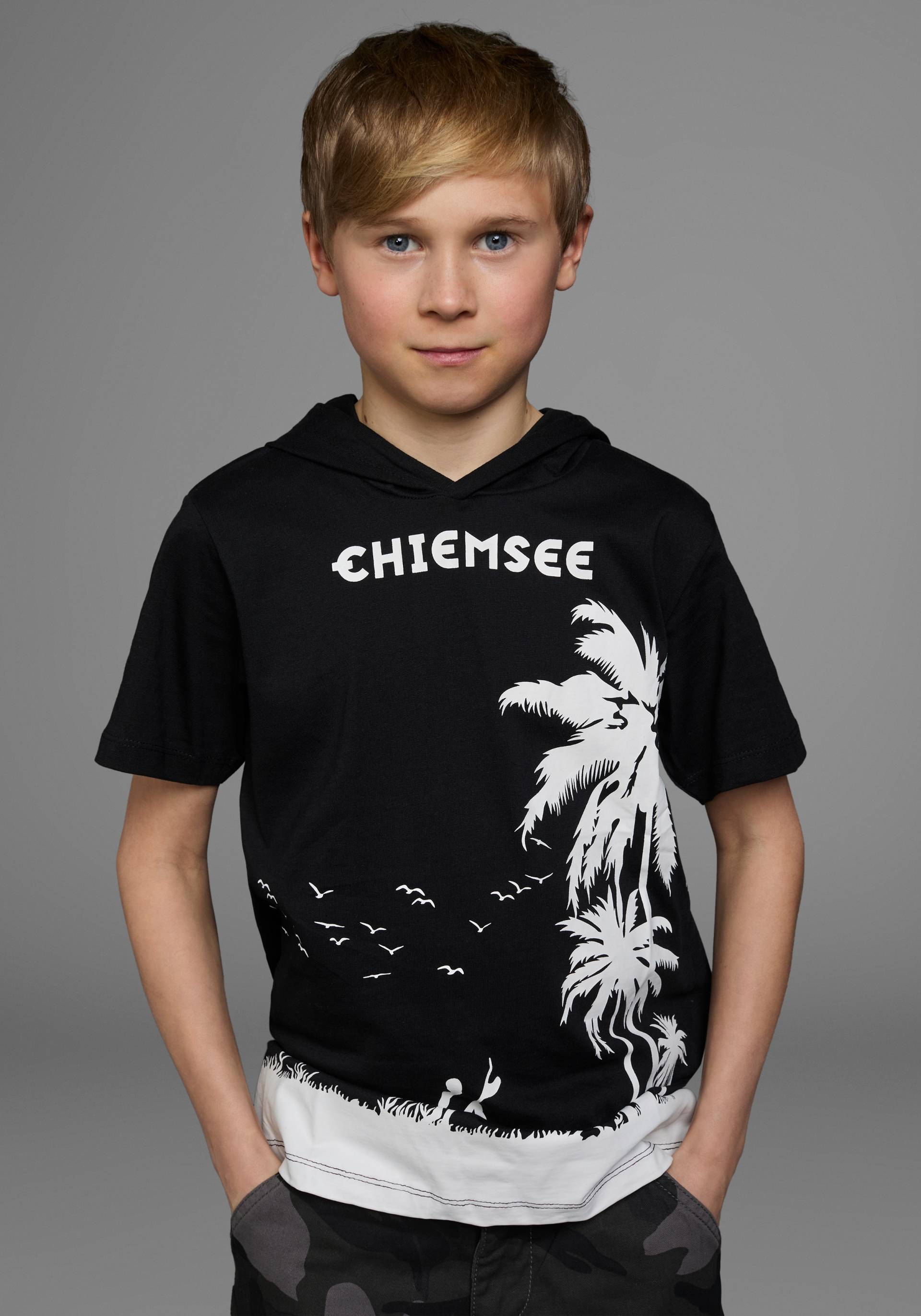 Chiemsee T-Shirt »mit Palmendruck«, kurzärmelig, bedruckt, mit Kapuze, aus Baumwolle, aus Jersey-Stoff von Chiemsee